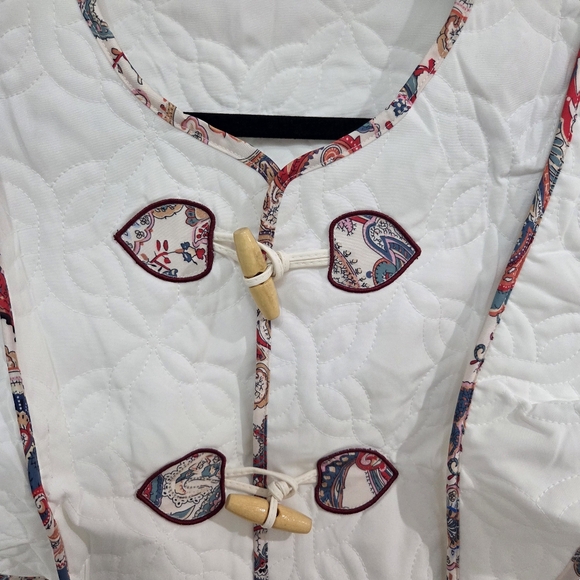 Women's Ruffle Sleeve Floral Quilted Vest - Picture 6 of 8